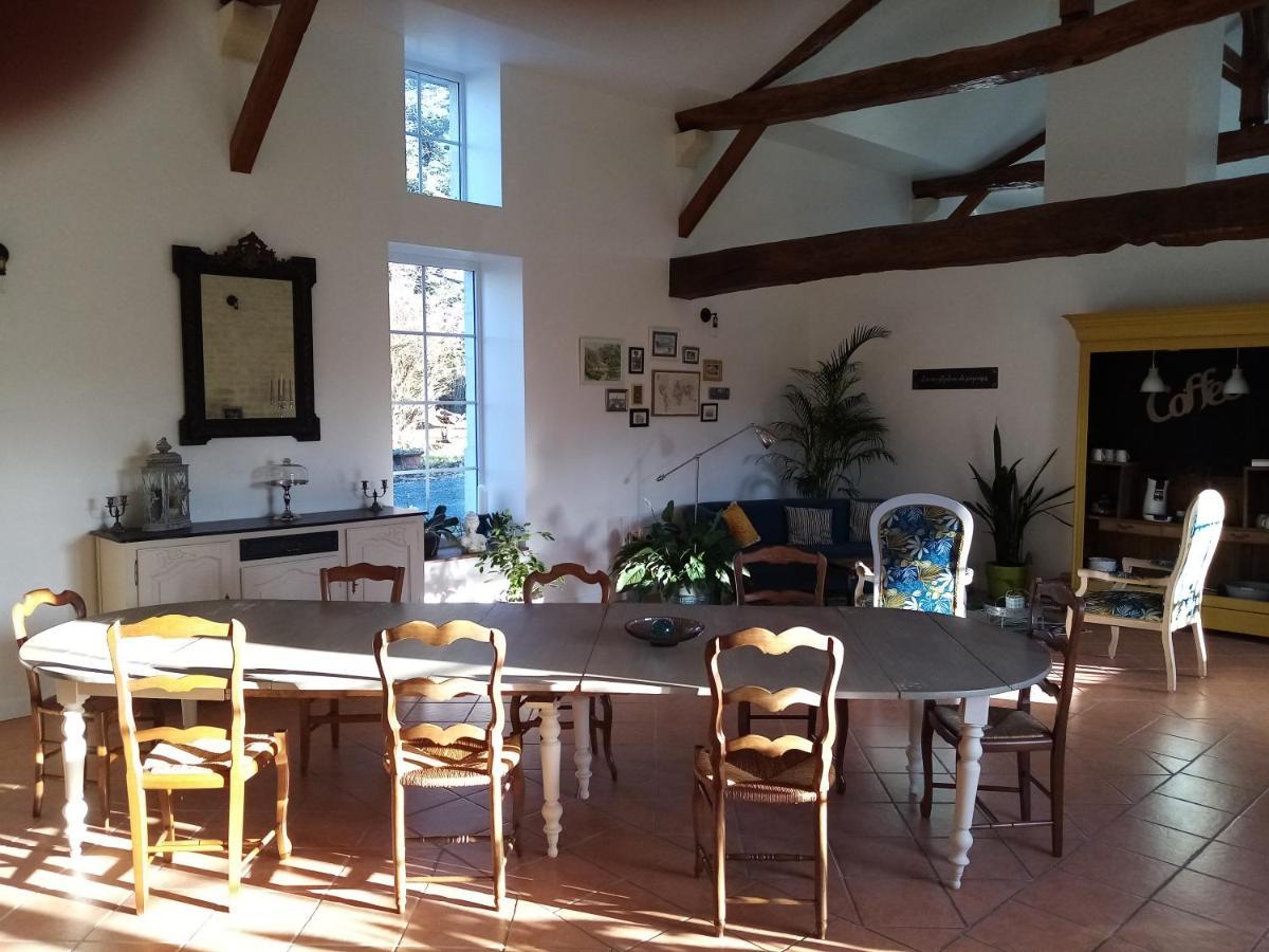 La Marsaisienne Hotel Bagian luar foto